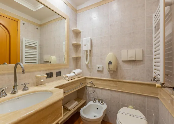 Near Marco Simone Golf Rome, Cleaning Included Apartment Rom